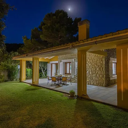 Haus Mit Grossen Gaerten, Schoener Aussicht Auf Berge Und 300 M Vom Entfernt Ferienhaus