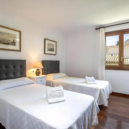 Ferienhaus Haus Mit Grossen Gaerten, Schoener Aussicht Auf Berge Und 300 M Vom Entfernt Cala de Sant Vicenc