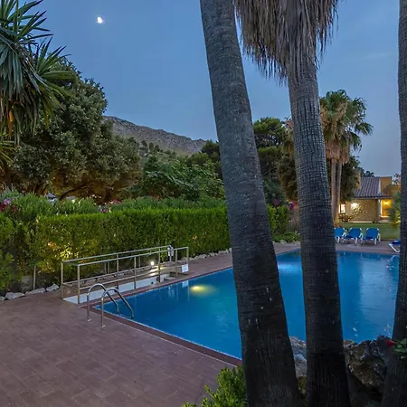 Ferienhaus Haus Mit Grossen Gaerten, Schoener Aussicht Auf Berge Und 300 M Vom Entfernt Cala de Sant Vicenc