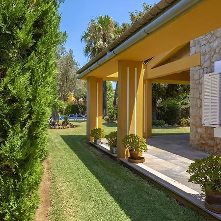 Ferienhaus Haus Mit Grossen Gaerten, Schoener Aussicht Auf Berge Und 300 M Vom Entfernt Cala de Sant Vicenc